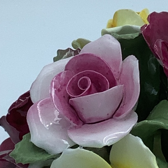 Aynsley England Hand Modeled and Painted Fine Bone China Flower Bouquet - Picture 5 of 15